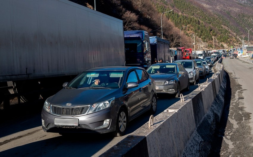 Sellə əlaqədar yol bağlandı