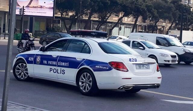 Bakıda yol polisi ilə sürücü arasında insident - Video