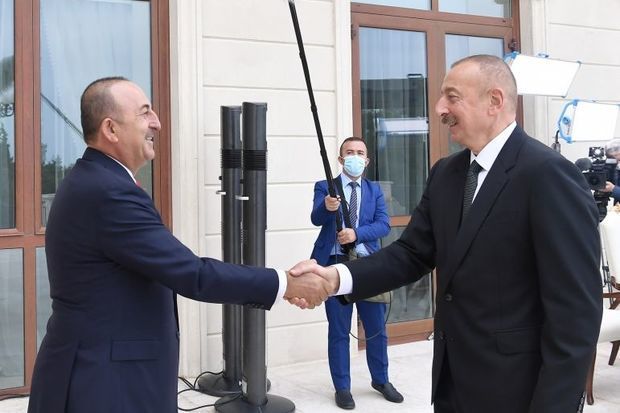 İlham Əliyev Mövlud Çavuşoğlunu qəbul edib