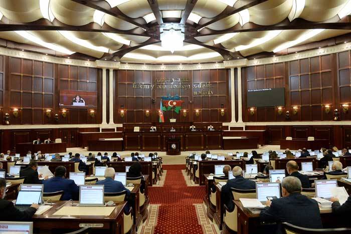Milli Məclisdə boşalan deputat yerləri 10-a ÇATDI