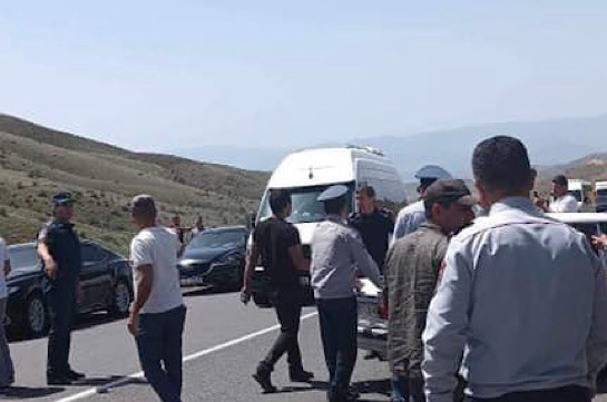 Ermənilər Kərki kəndində Ermənistan-İran yolunu bağladılar