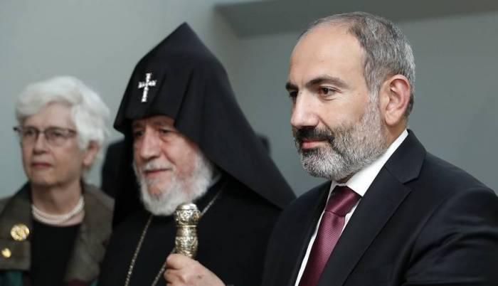 ERMƏNİ KİLSƏSİ PAŞİNYANI DEVİRMƏYƏ ÇAĞIRDI – “Güc strukturları hərəkətə keçməlidirlər”