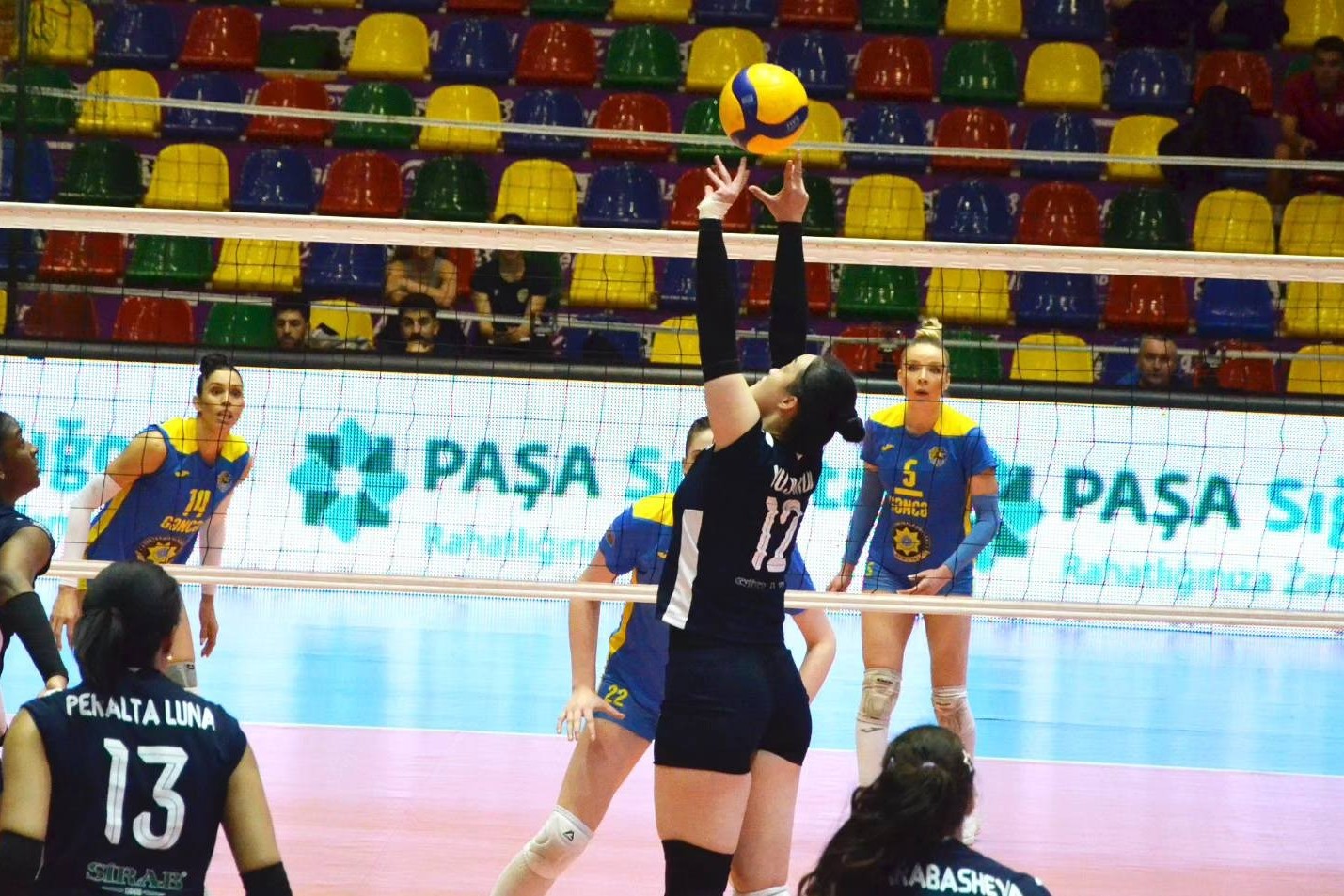 Qələbə “Gəncə”nin, final "Azərreyl"in
