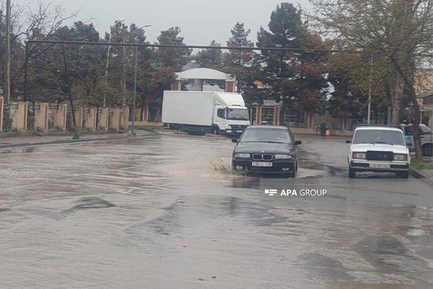 Gəncədə küçələri sel basıb - FOTO