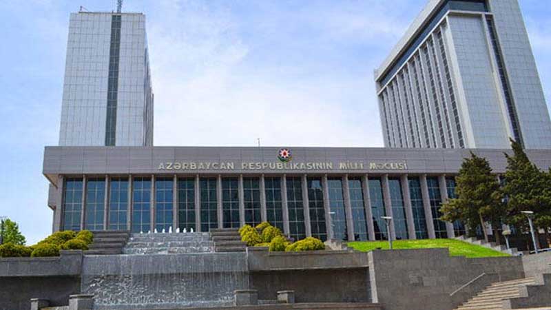 Milli Məclisin iclası başladı: 22 məsələyə baxılacaq