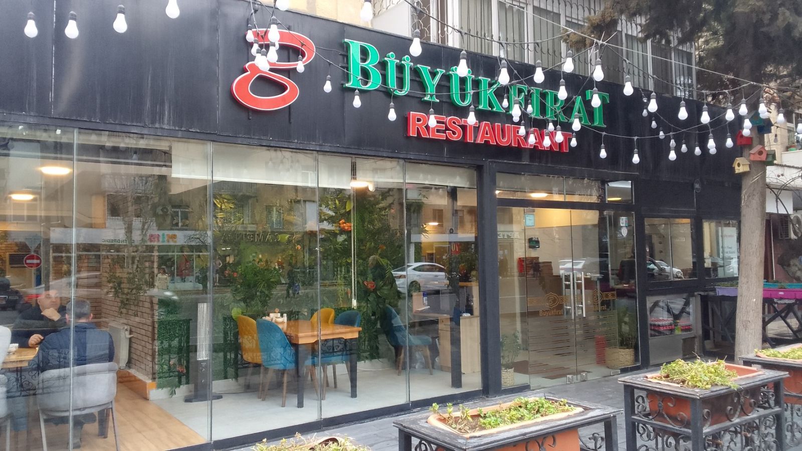 “Büyükfırat” restoranından müştəriyə böyük hörmətsizlik... - “yarım saata buranı tərk edin”